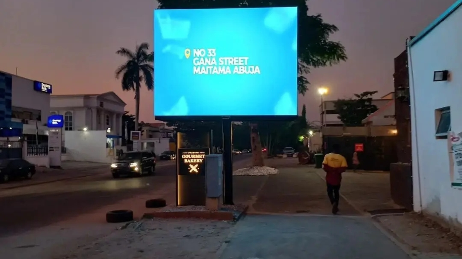 Picture of out door screen displaying an add of a brand for adveritsing it and covering the aspect that Why Can't the Indoor LED Display Be Used Outdoors?